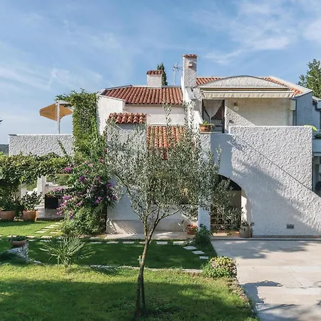 Apartment Stunning Apartment In Pula With House Sea View *