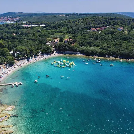 Nice Apartment In Pula With Wifi شقة *